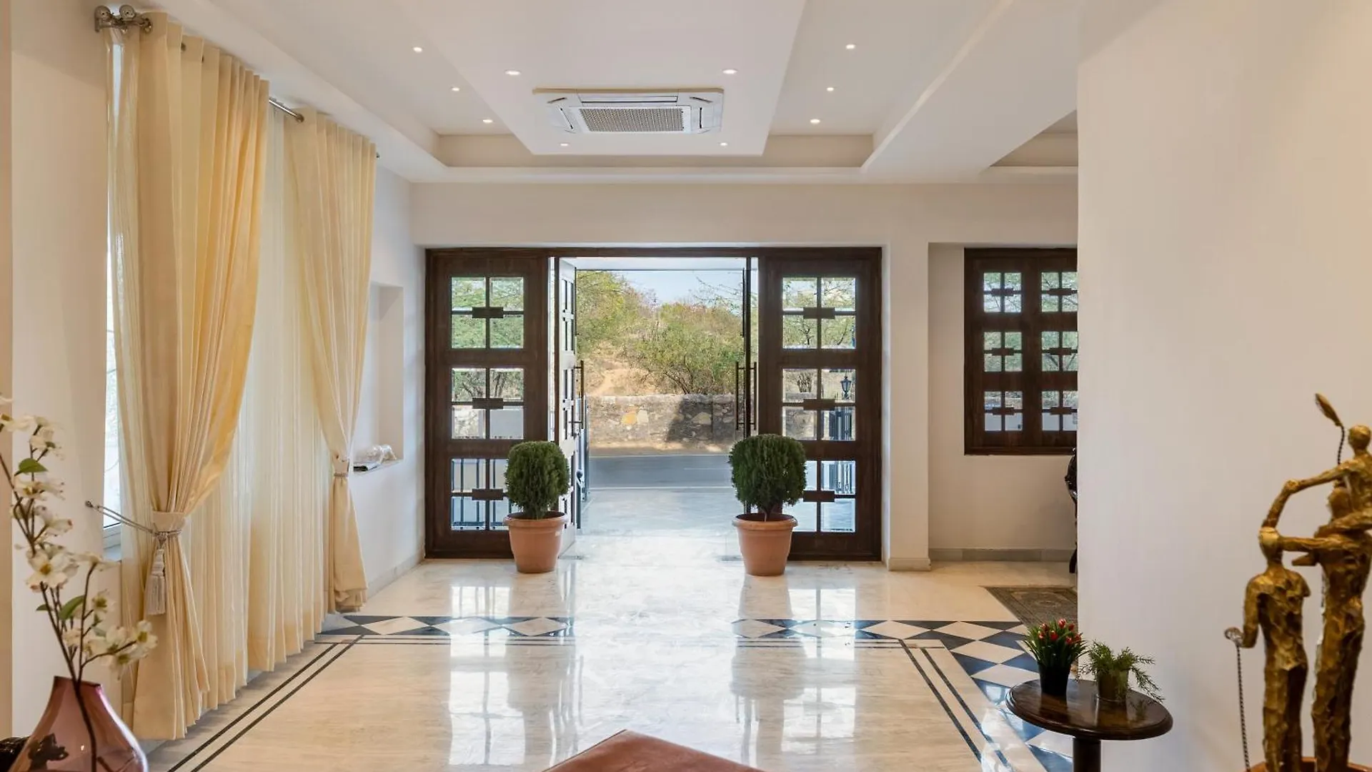 Hotel The Royal Courtyard Udaipur