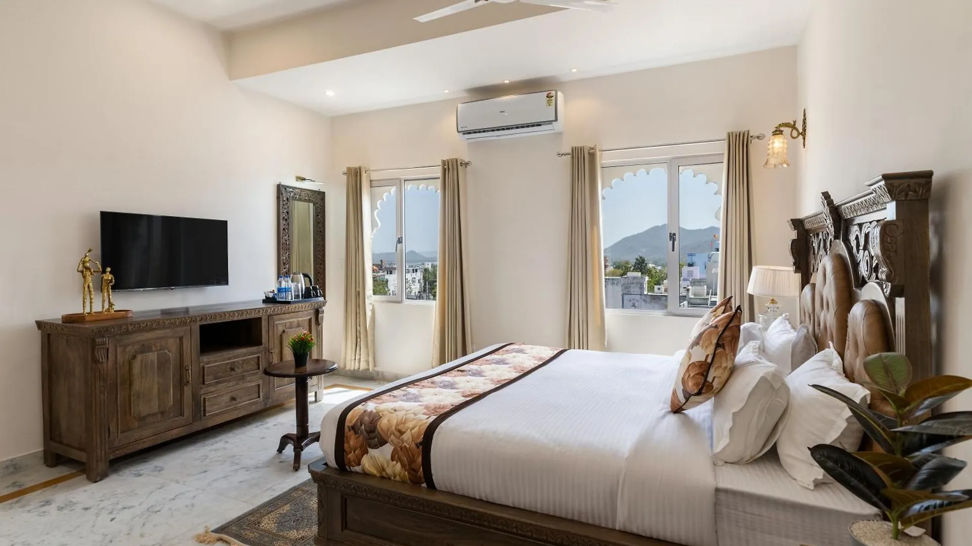 Hotel The Royal Courtyard Udaipur