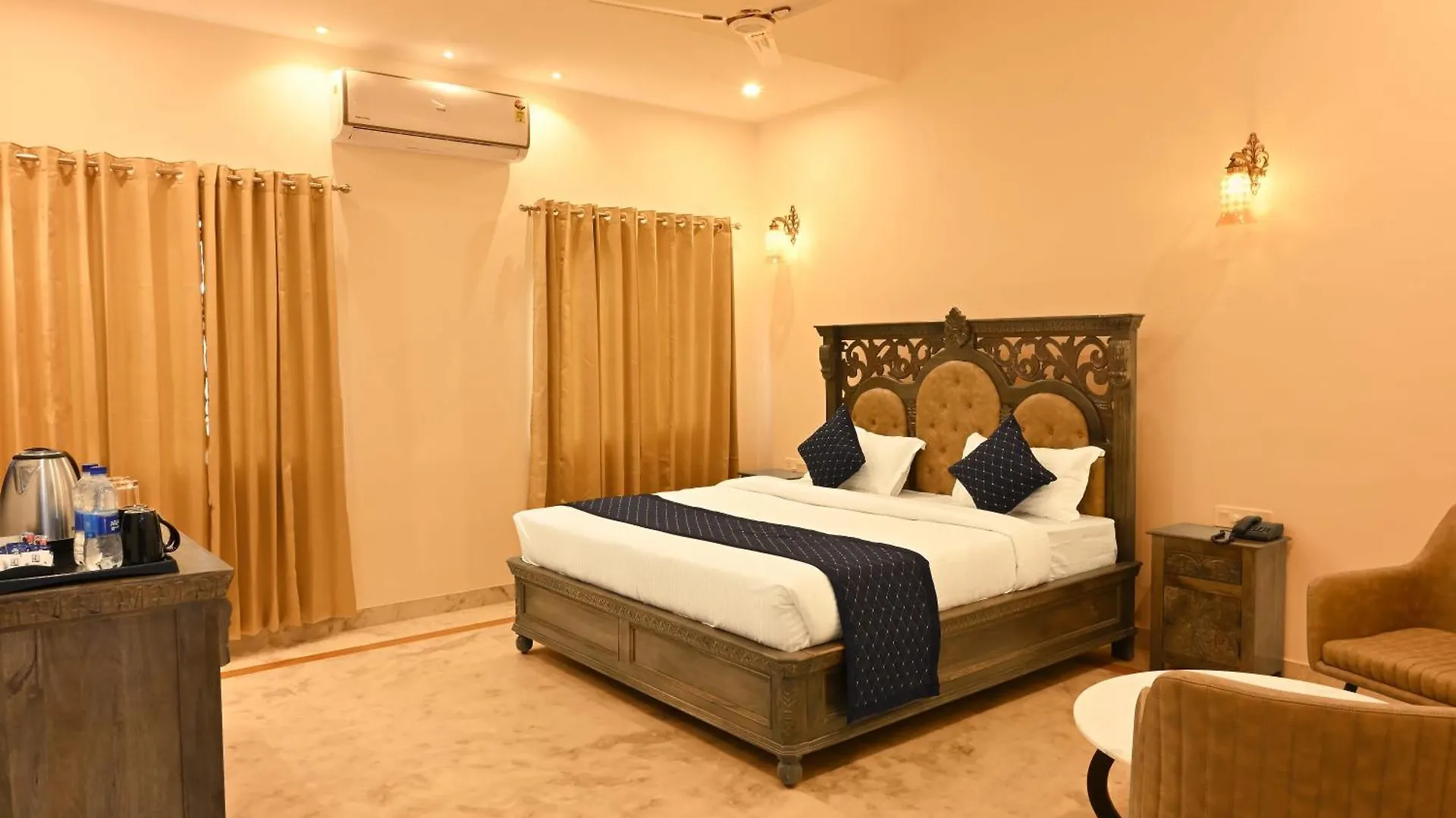 Hotel The Royal Courtyard Udaipur