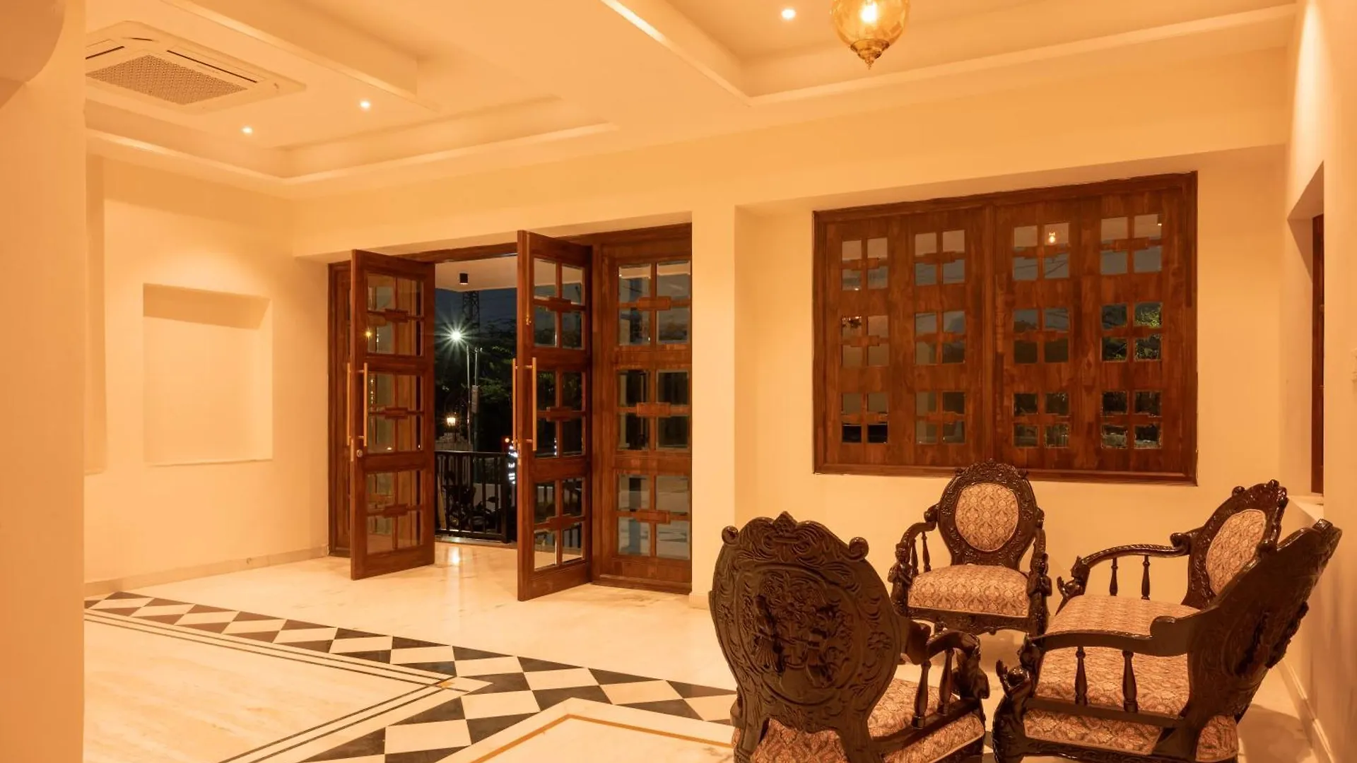 Hotel The Royal Courtyard Udaipur 3*,