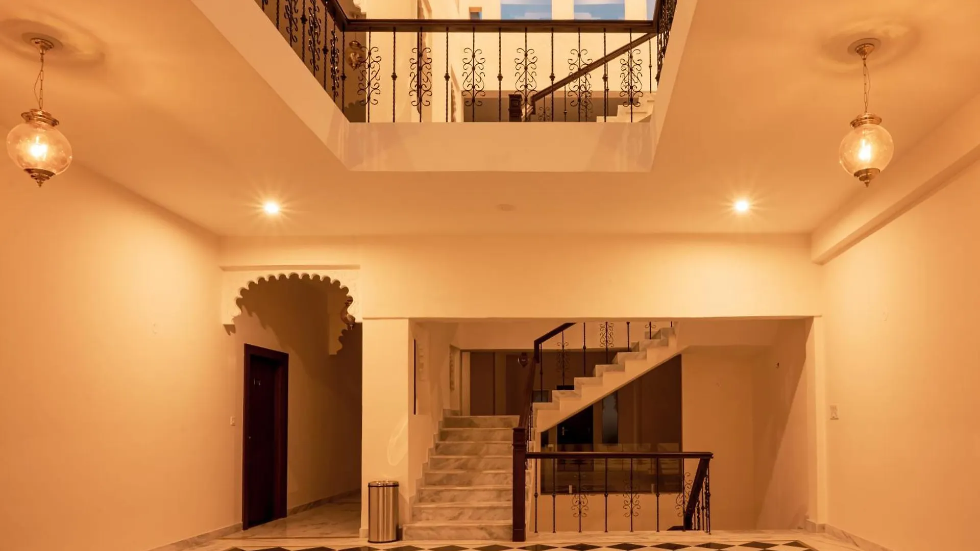 Hotel The Royal Courtyard Udaipur